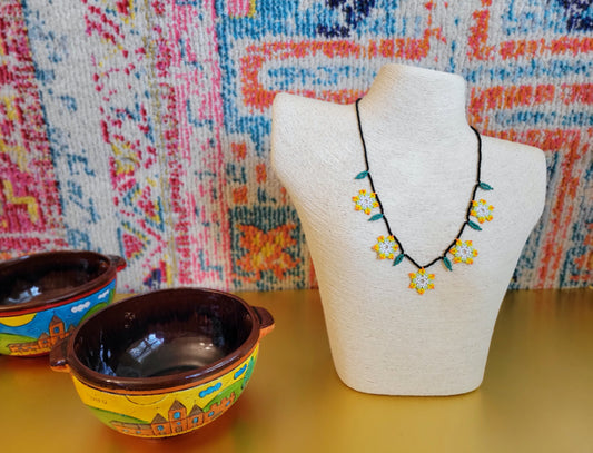 Emberá Necklace with White & Yellow Flowers, handmade bead necklace